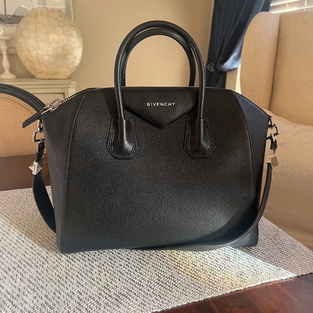 Authentic Givenchy Medium Antigona bag in grained leather